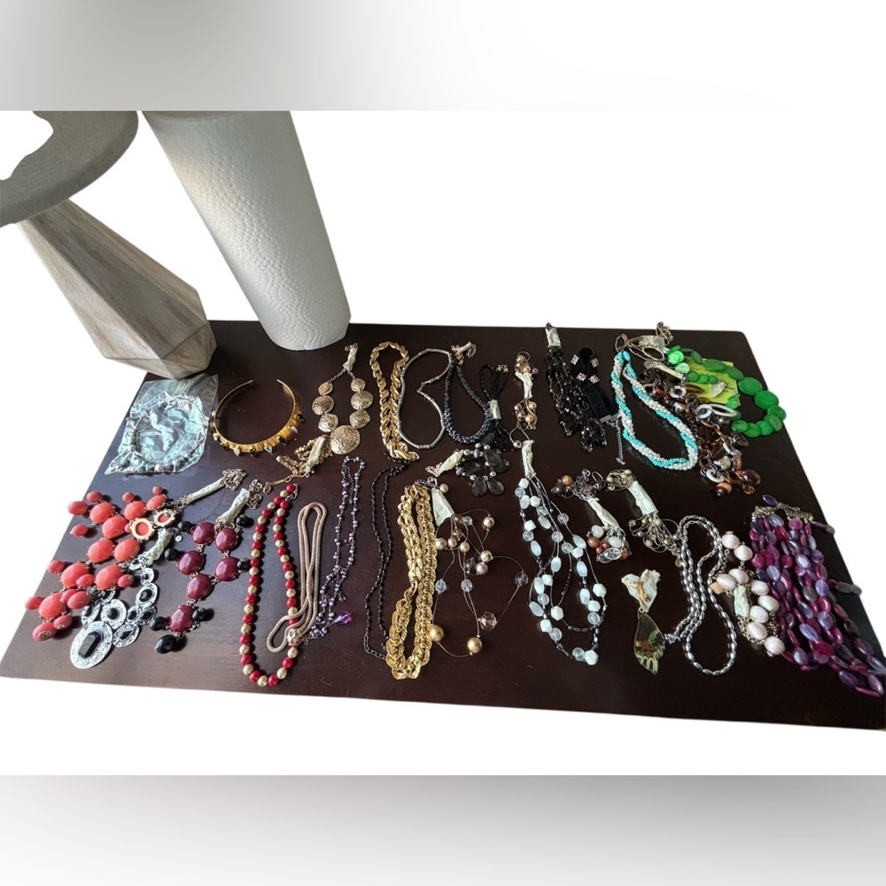 Jewelry Lot – Necklaces - Picture 2 of 3